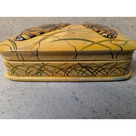 Vintage Hand-Painted Butterfly Trinket Box – Raised Relief Design – Yellow Flora - Picture 2 of 9